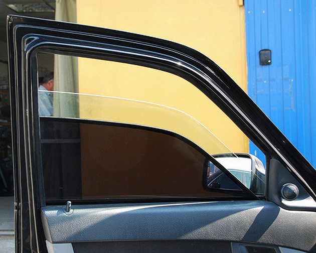 Регулируемая тонировка стекол автомобиля