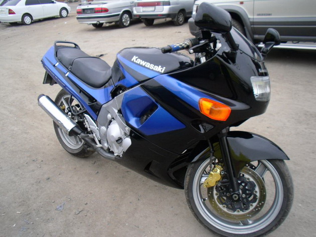 Мотоцикл Kawasaki ZZR 400