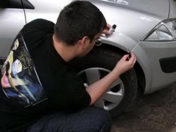 Как избавиться от царапин на автомобиле