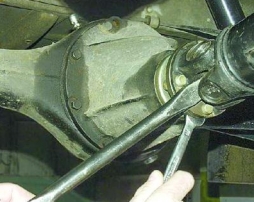Как заменить карданную передачу в ВАЗ 2106